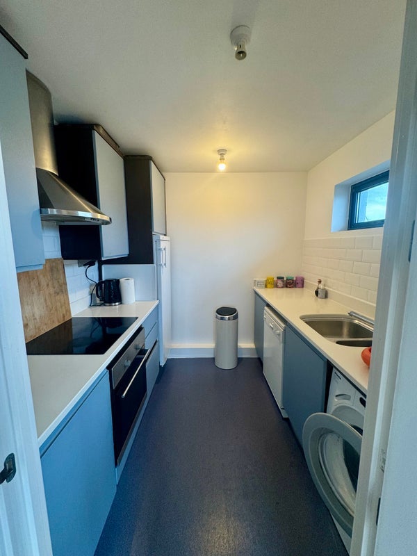 Flat Asylum Road in Greater London