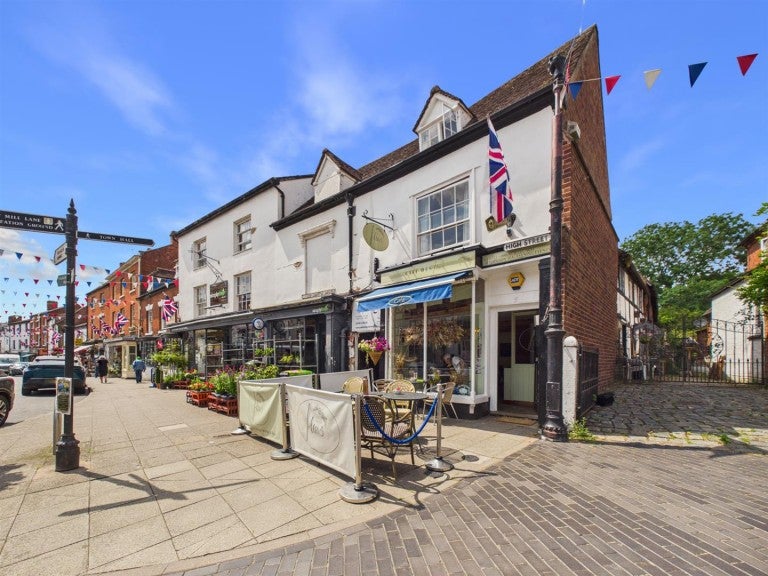 Flat High Street in Stratford-on-Avon