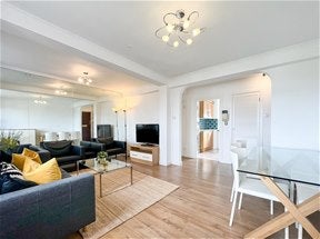 Flat Finchley Road in Greater London