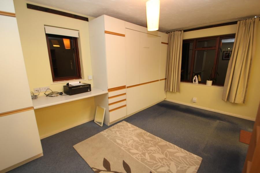 Flat Tintagel Way in Woking