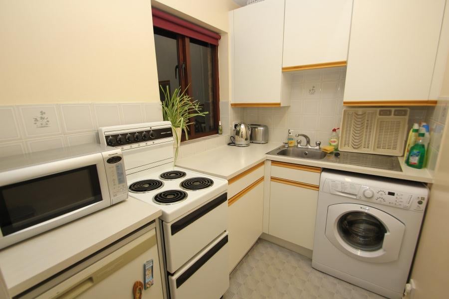 Flat Tintagel Way in Woking