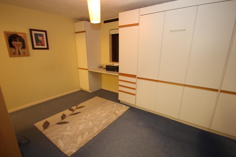 Flat Tintagel Way in Woking