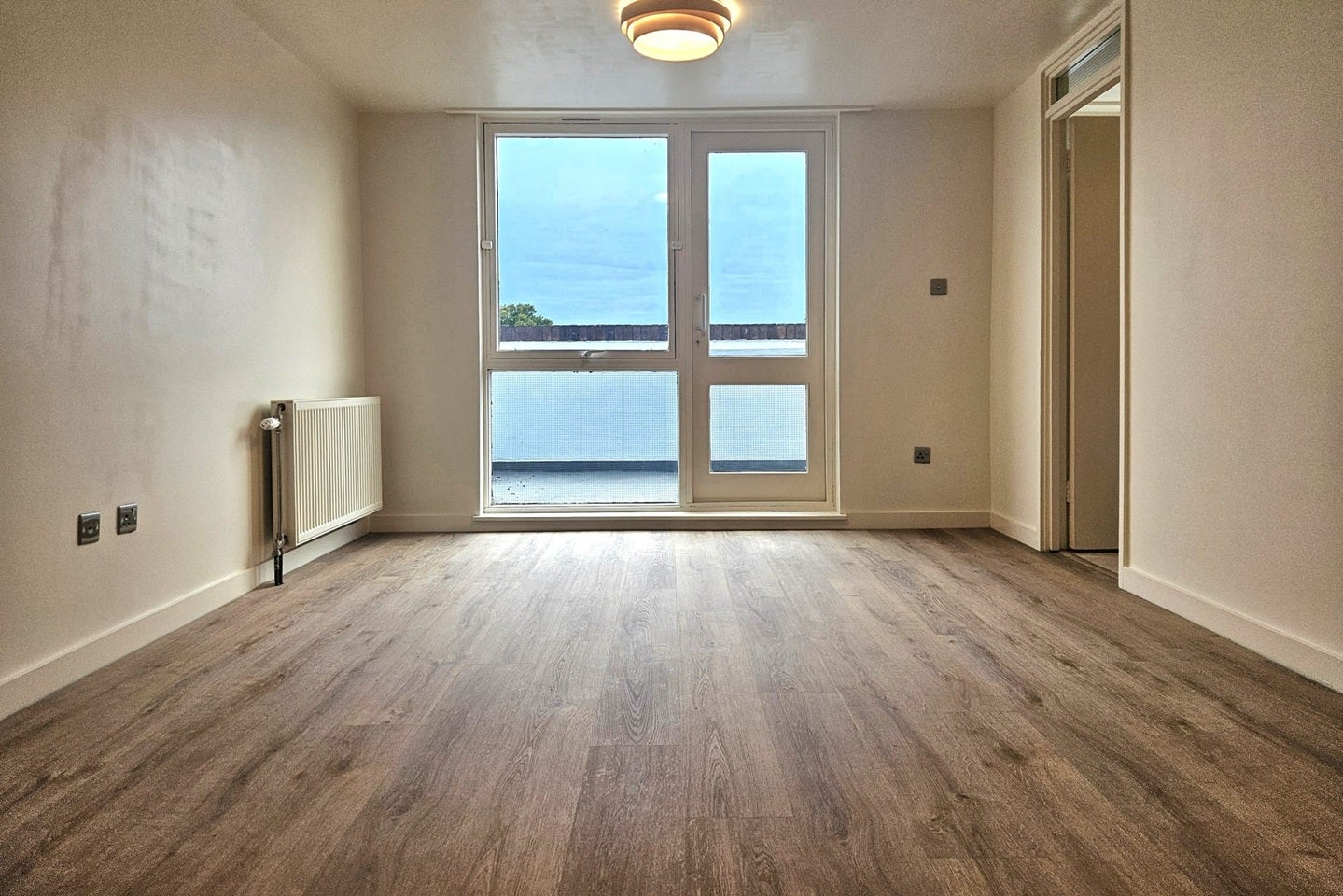 Flat Vauxhall Bridge Road in City of Westminster
