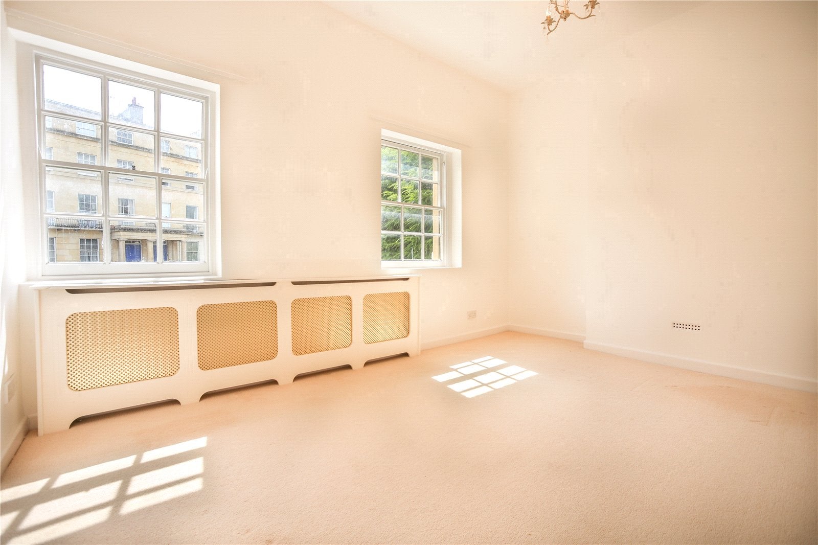 Flat Lansdown Crescent in Cheltenham