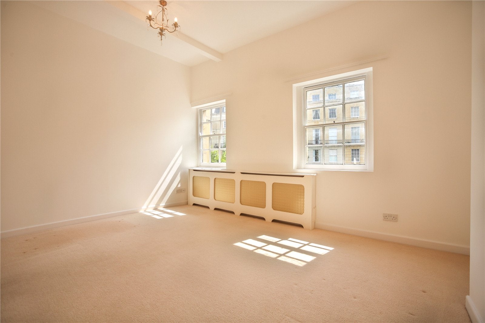 Flat Lansdown Crescent in Cheltenham