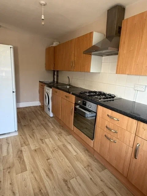 Flat Albemarle Road in Greater London
