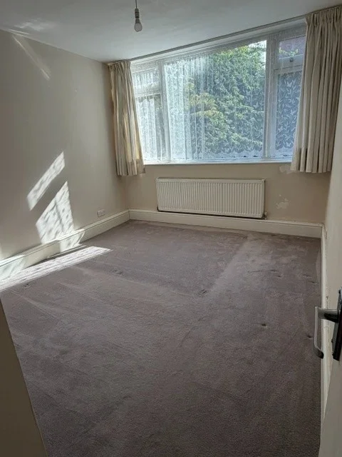 Flat Albemarle Road in Greater London