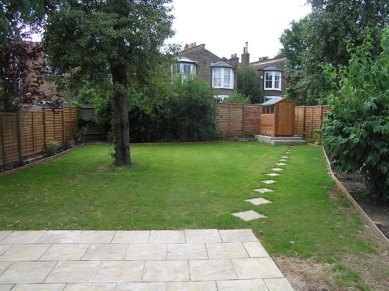 Flat Dundalk Road in Greater London