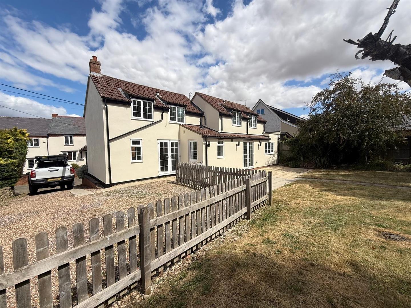 House Chapel End in Piddington
