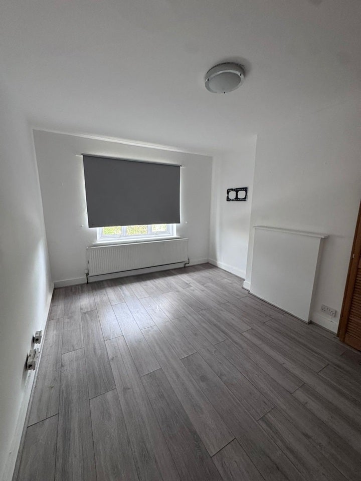 Room Ingram Road in Greater London