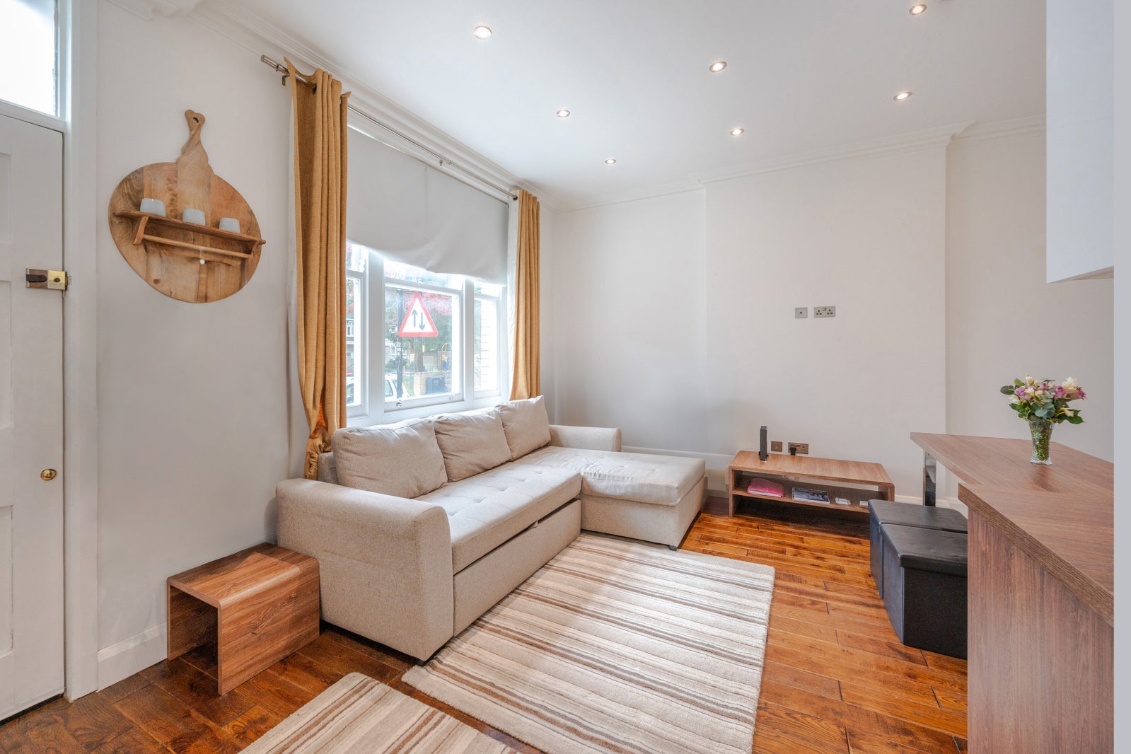Flat Orde Hall Street in Greater London
