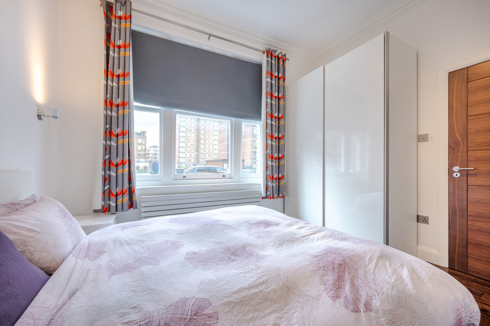 Flat Orde Hall Street in Greater London