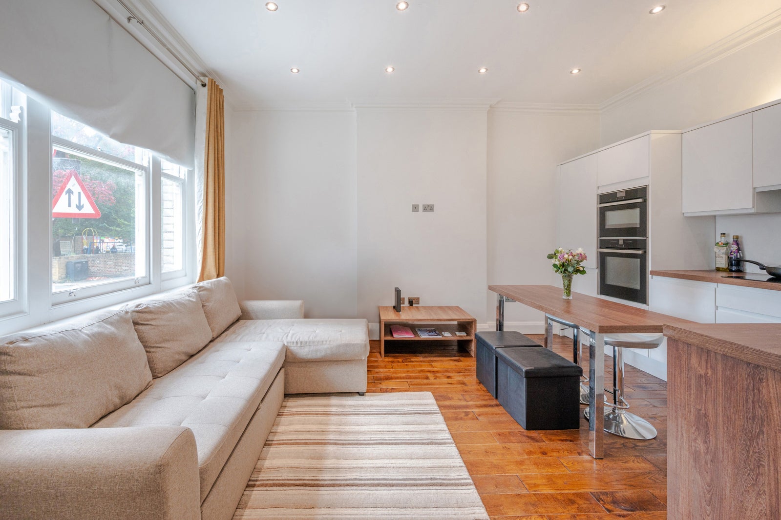 Flat Orde Hall Street in Greater London