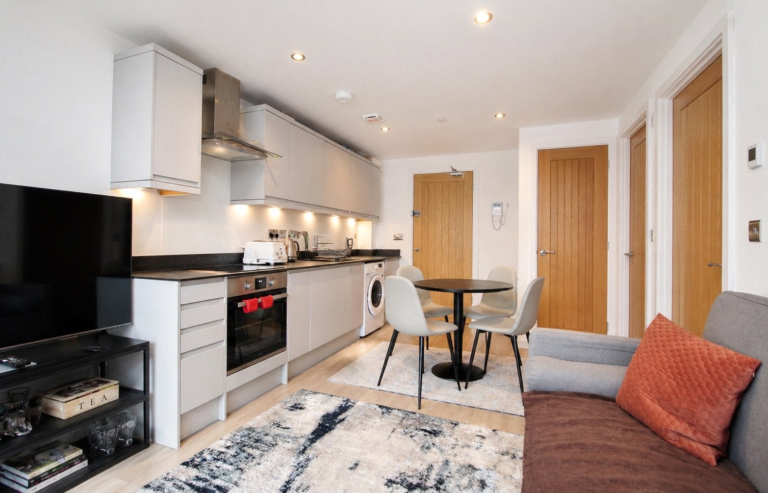 Flat Goldsworth Road in Woking
