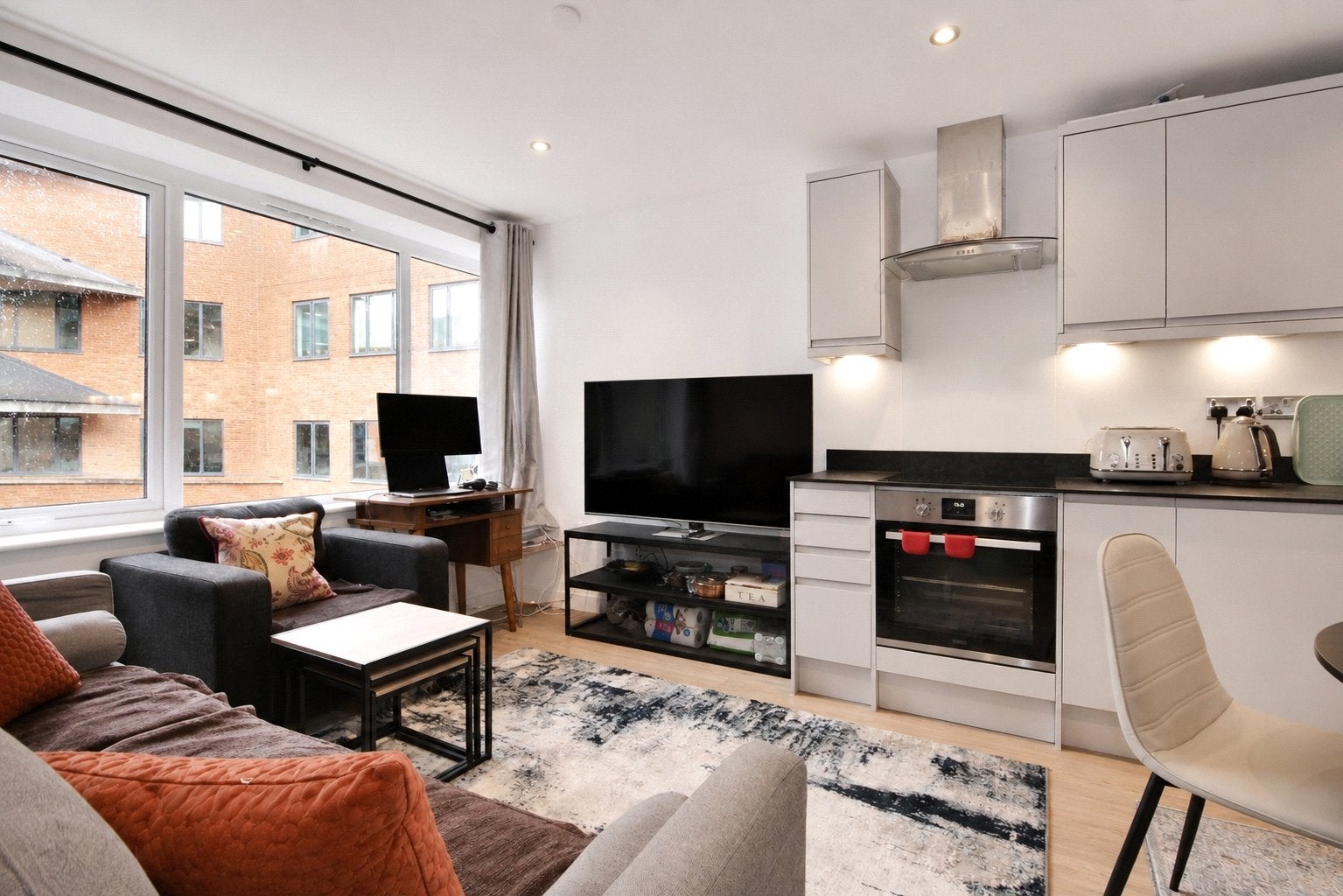 Flat Goldsworth Road in Woking