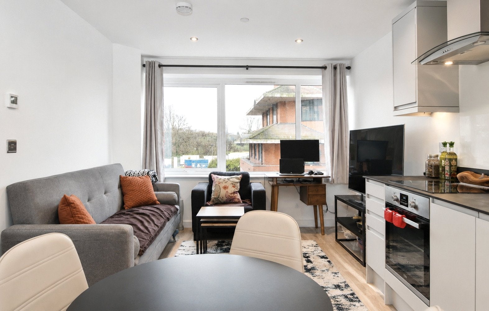 Flat Goldsworth Road in Woking
