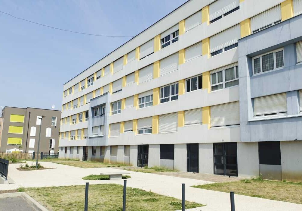 Flat Rue du Faubourg de Pierre in Charleville-Mézières