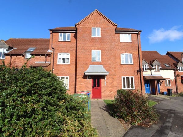 Flat Stanshaws Close in Bristol