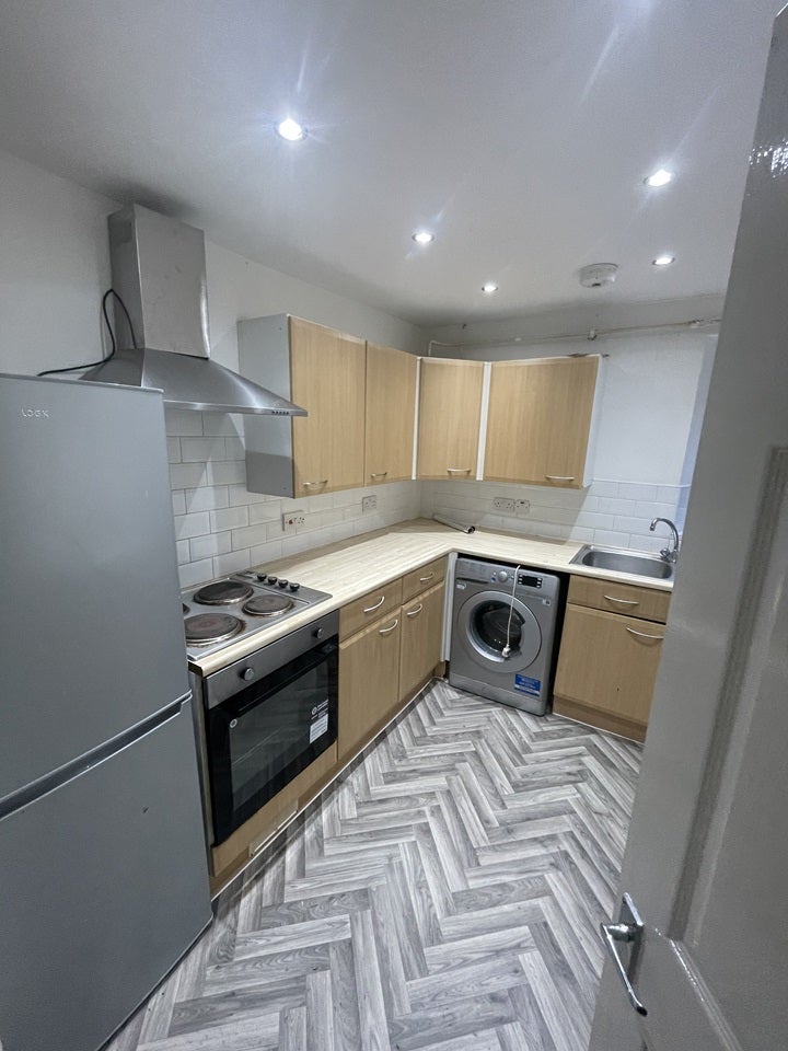 Flat Greenfield Road in Liverpool