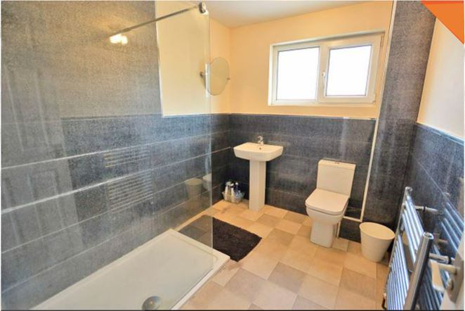 Room Colegrove Road in Greater London