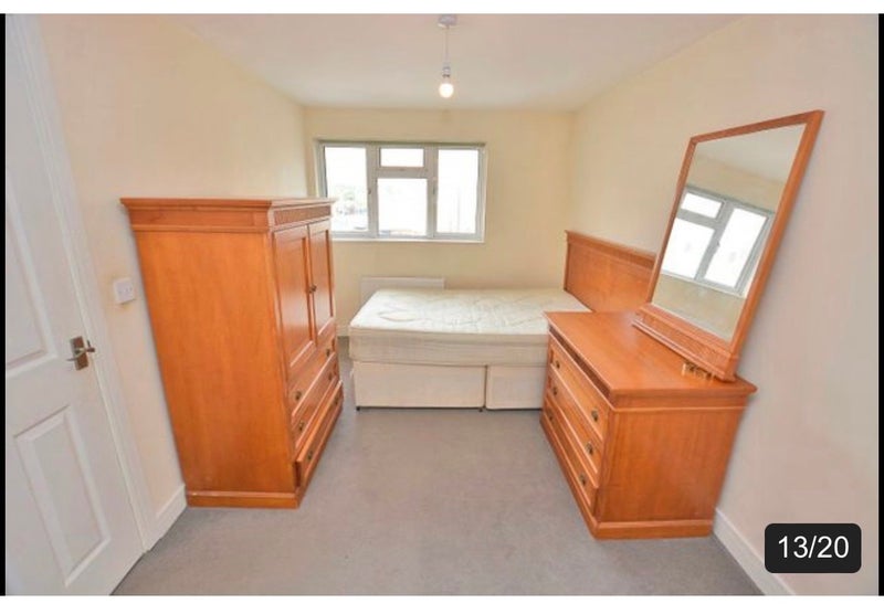 Room Colegrove Road in Greater London