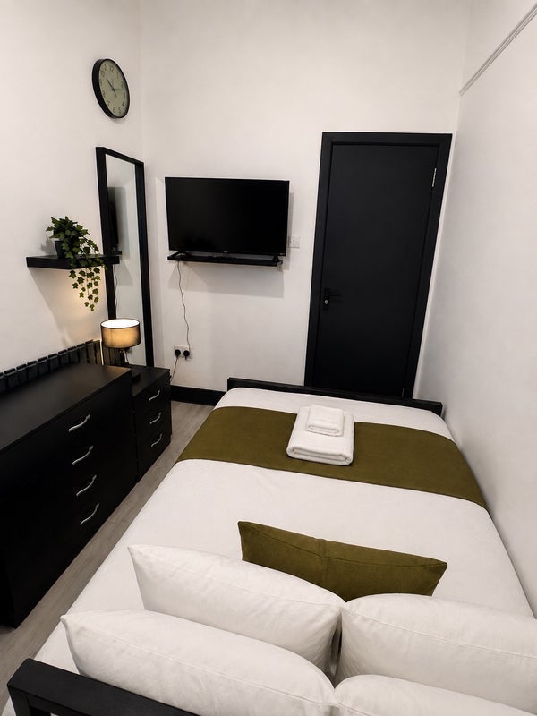 Room Earlsmead Road in Greater London