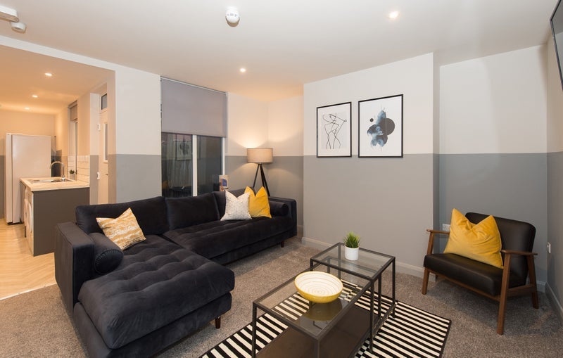 Room Dewsbury Road in Leeds