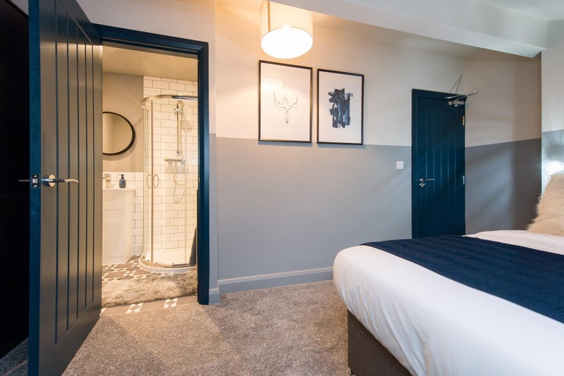 Room Dewsbury Road in Leeds