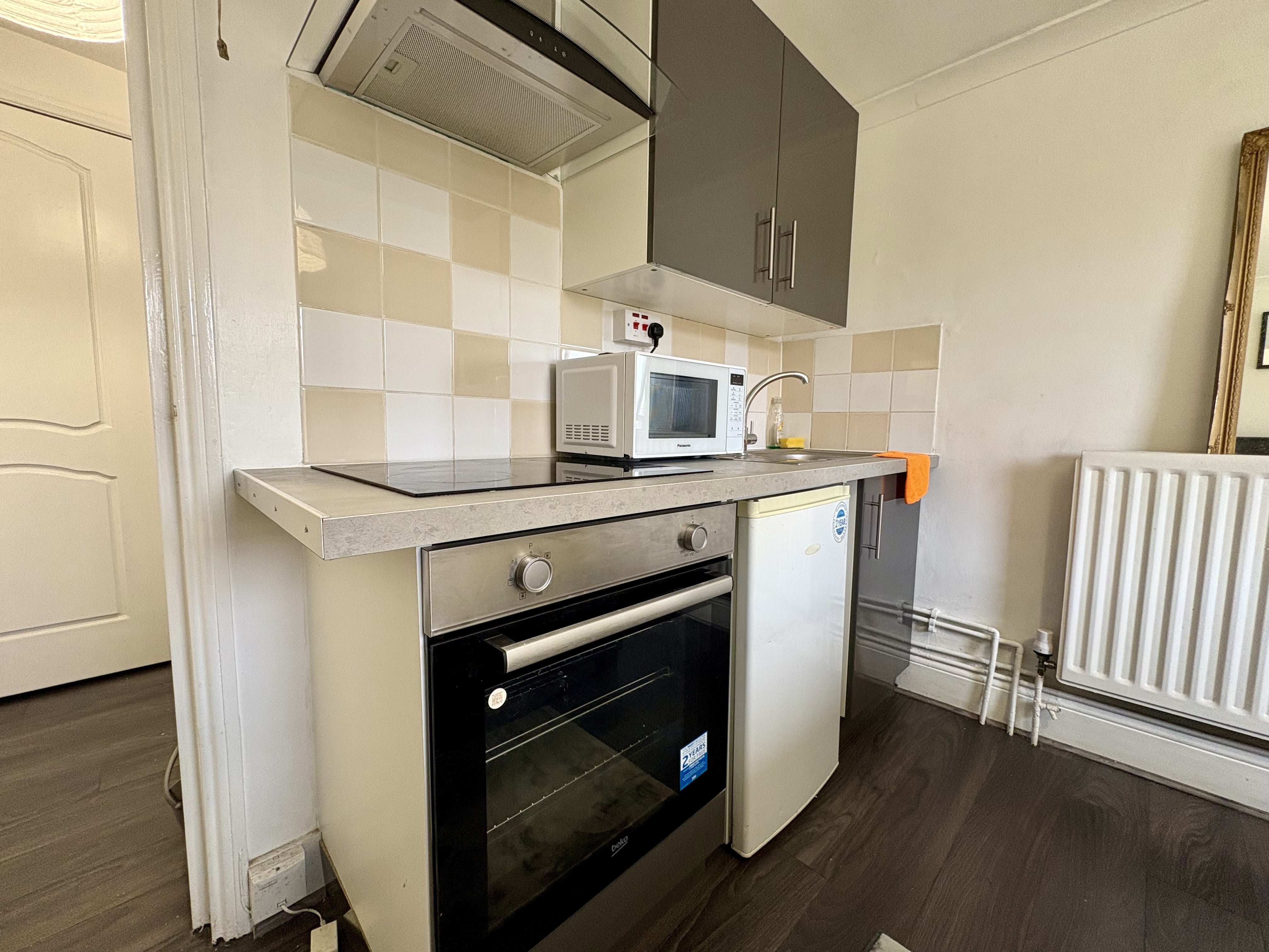 Flat Sunninghill Road in Greater London