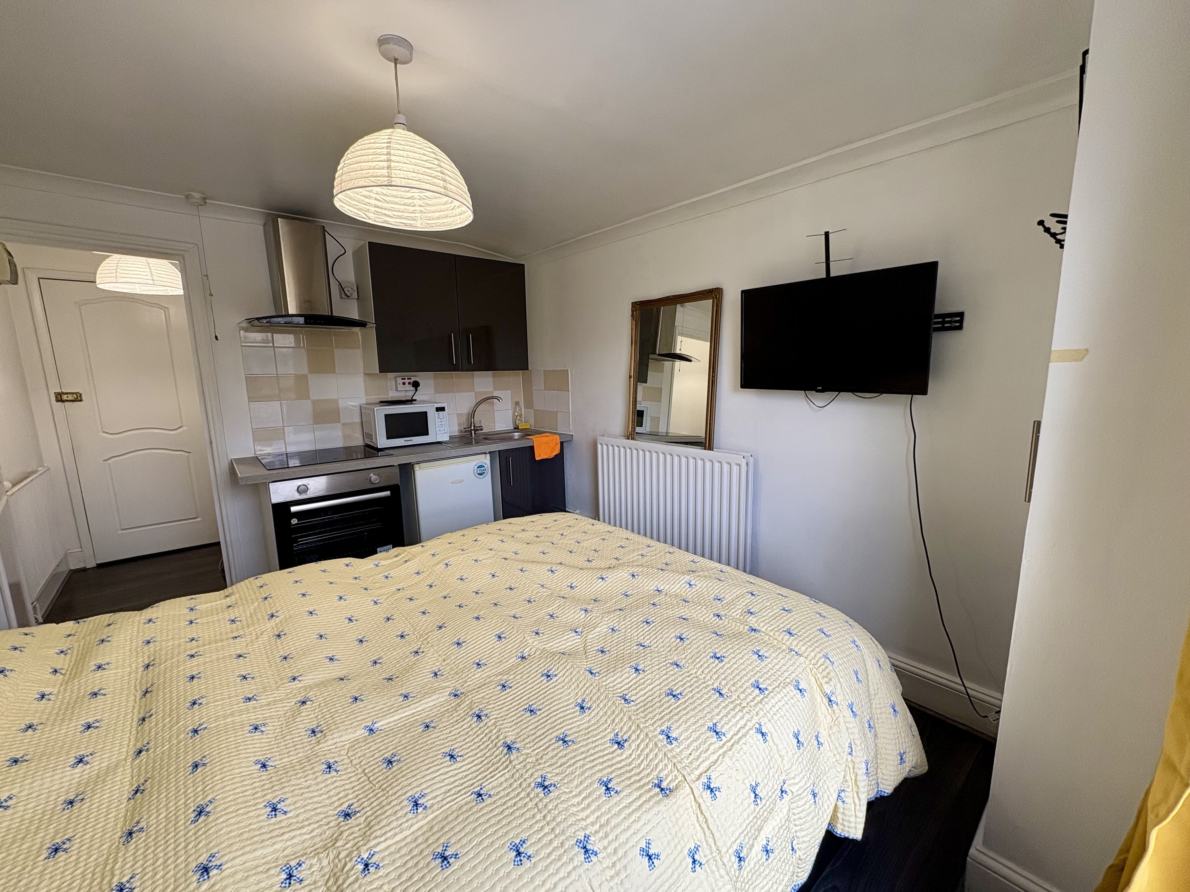 Flat Sunninghill Road in Greater London