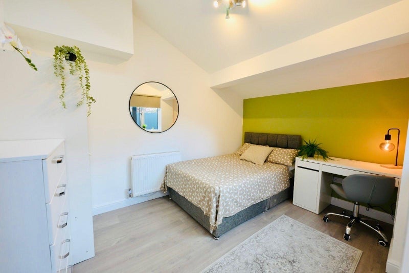 Room Whitby Road in Manchester