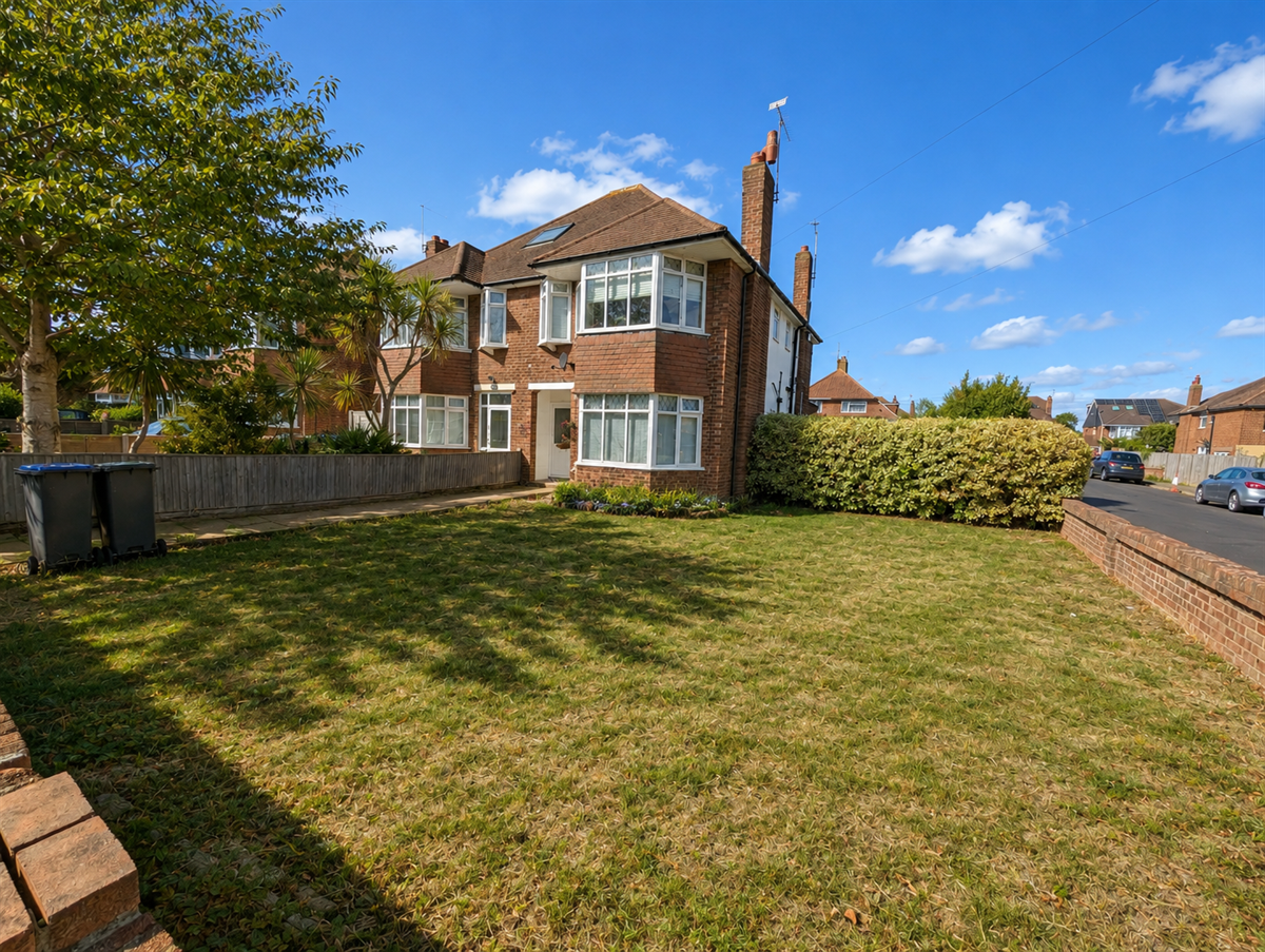 Flat Douglas Close in Worthing