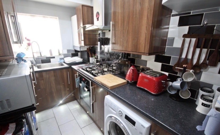 House Stormount Drive in Greater London
