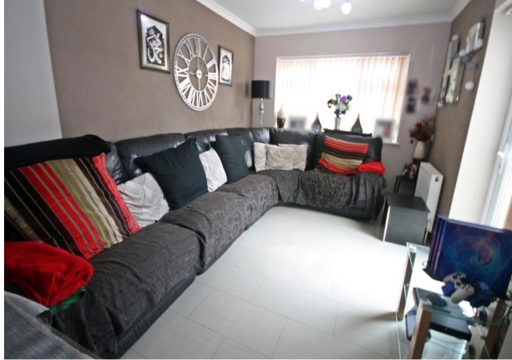 House Stormount Drive in Greater London