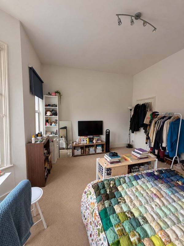 Room Solon Road in Greater London