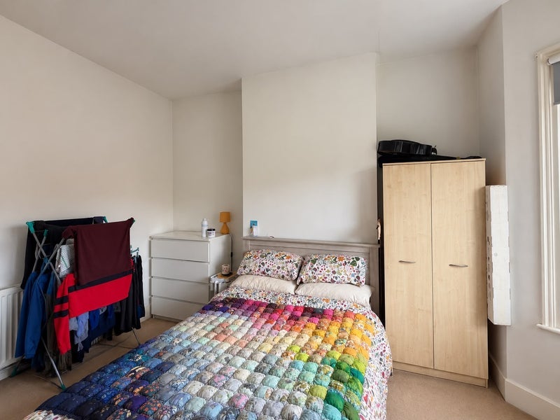 Room Solon Road in Greater London