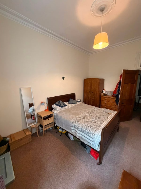 Room Clarence Lane in Glasgow