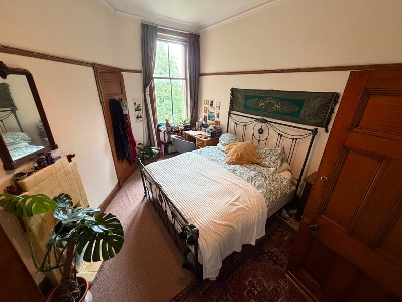 Room Clarence Lane in Glasgow