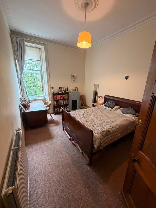 Room Clarence Lane in Glasgow
