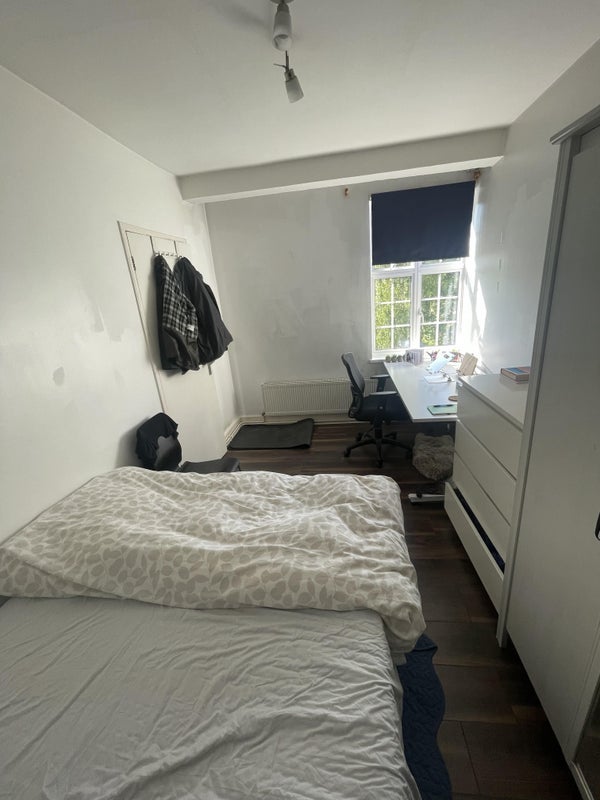 Room Micawber Street in Greater London