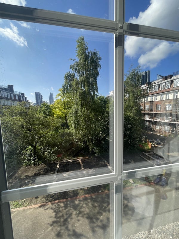 Room Micawber Street in Greater London