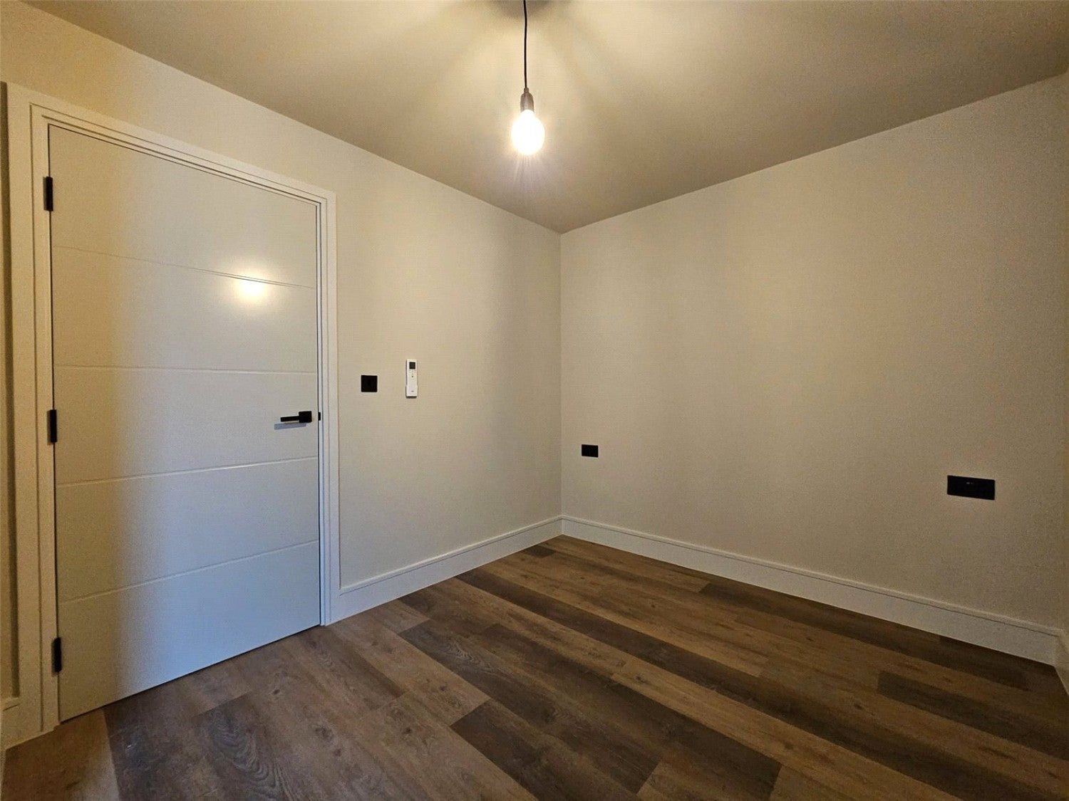 Flat Slaney Road in Greater London