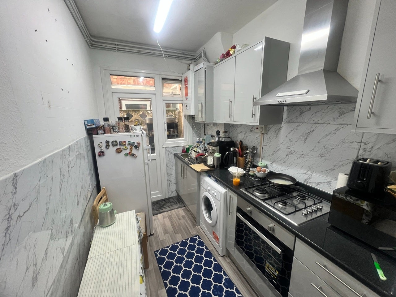 Flat Eastcote Lane in Greater London