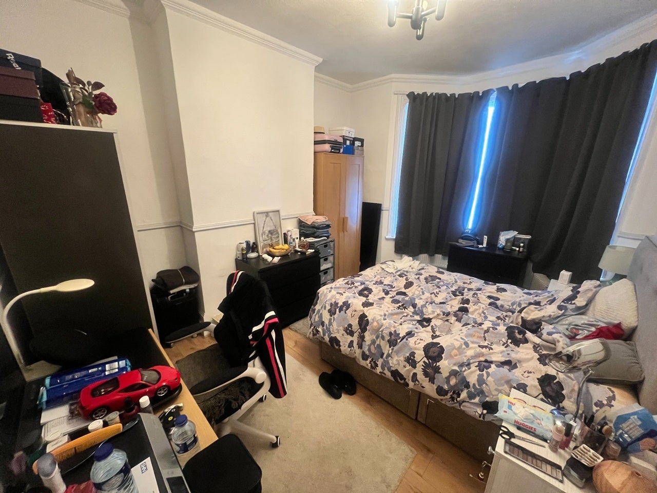 Flat Eastcote Lane in Greater London