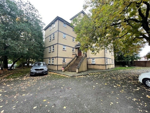 Flat Livingston Drive in Liverpool