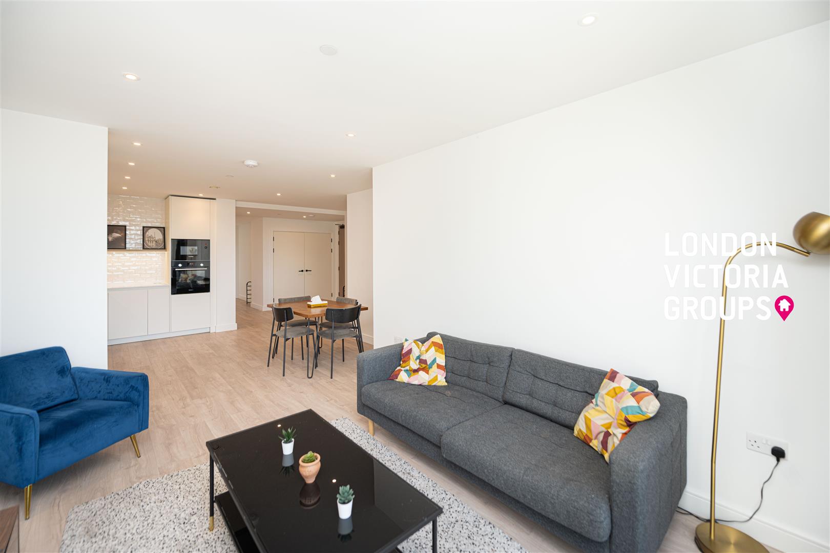 Flat Beresford Avenue in Greater London