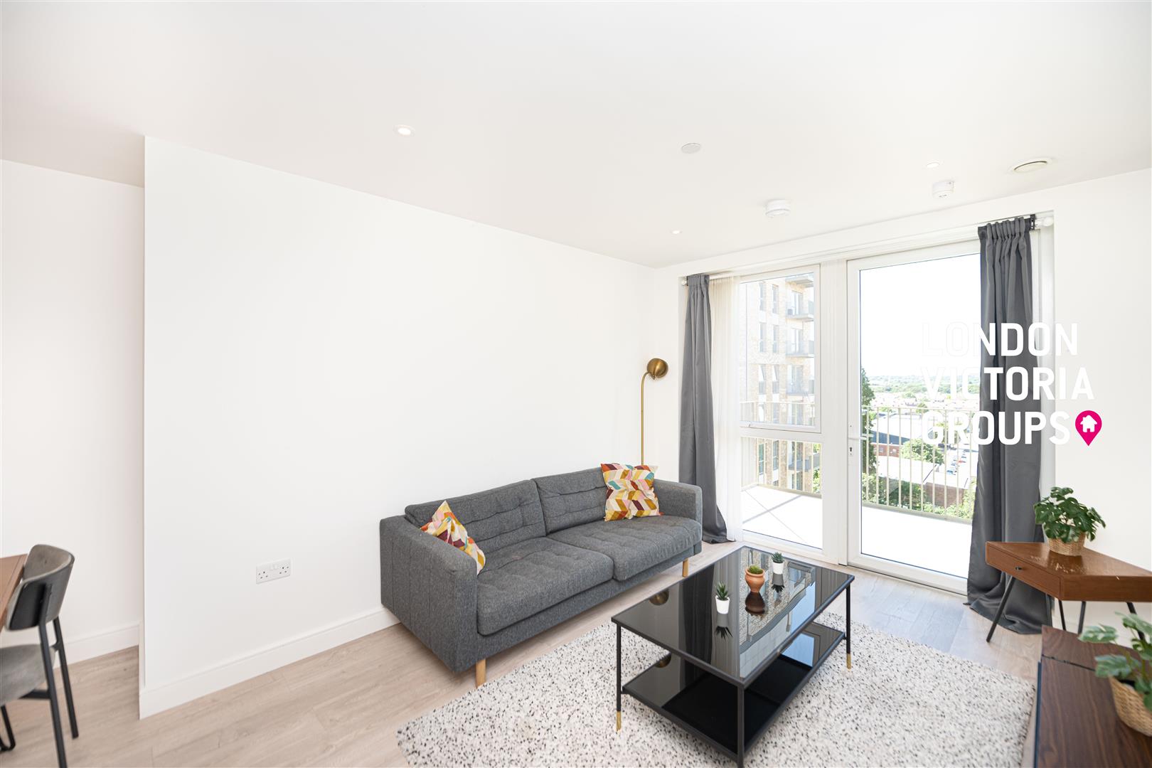Flat Beresford Avenue in Greater London