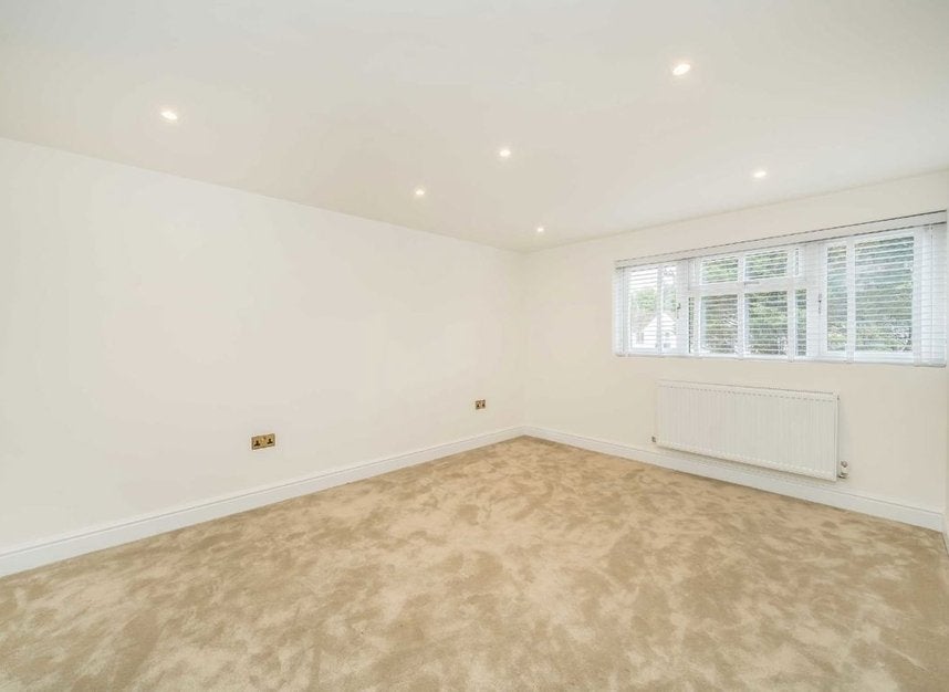 House Summers Lane in Greater London