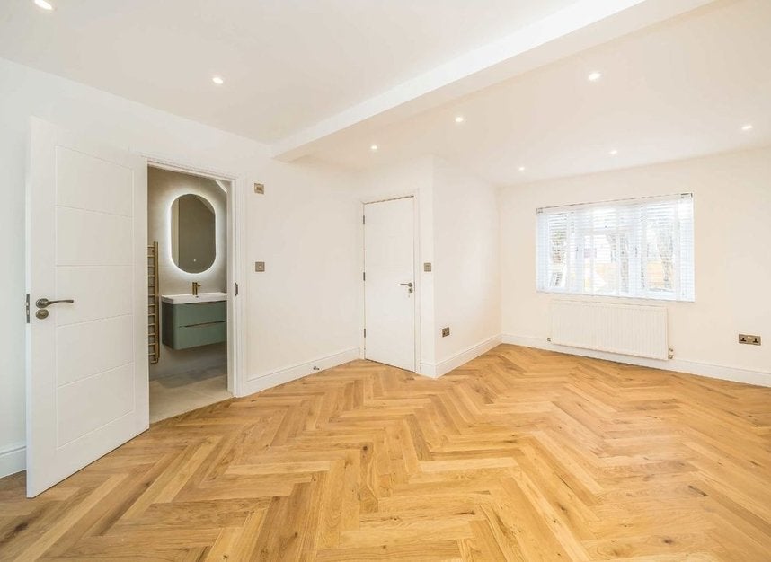 House Summers Lane in Greater London