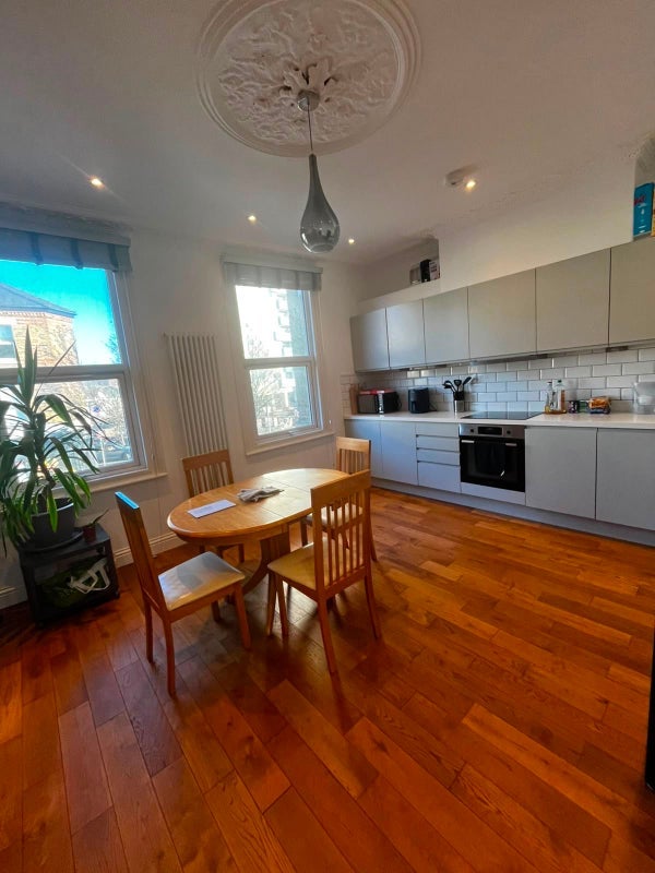 Room Wandsworth Bridge Road in Greater London